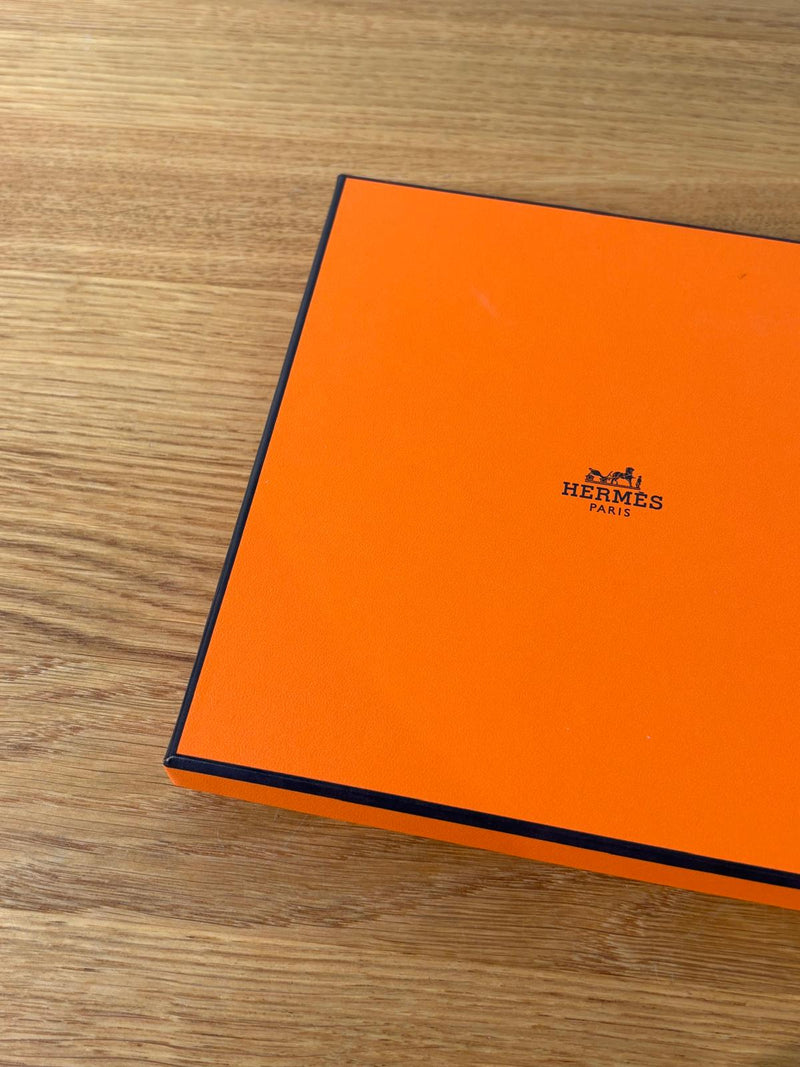 HERMÈS Carres Volants silkkihuivi